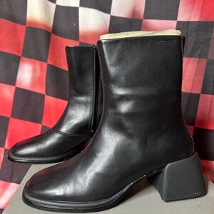 Vagabond Ansie Black Leather Ankle Boots NIB